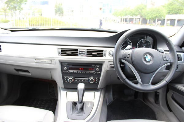 2009 BMW 323i Touring