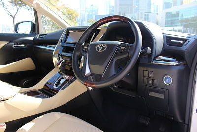 2015 Toyota Alphard Hybrid